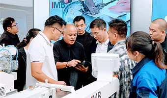 Guangxi Governor Zhu Weijing and a delegation led by the President of the Garment Chamber of Commerce visited IMB for a tour and guidance